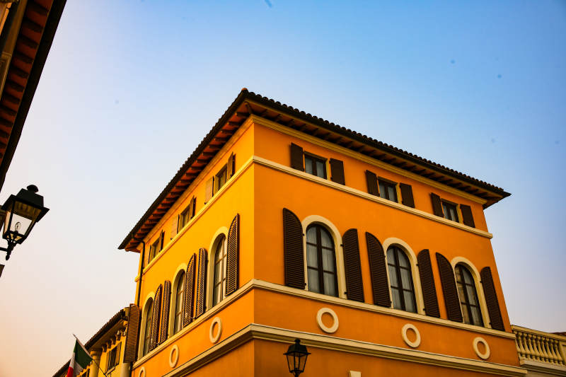 佛罗伦萨小镇橙色建筑角落