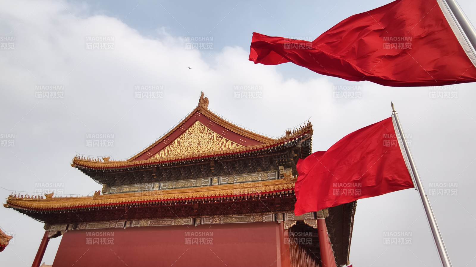 故宫红墙飘旗