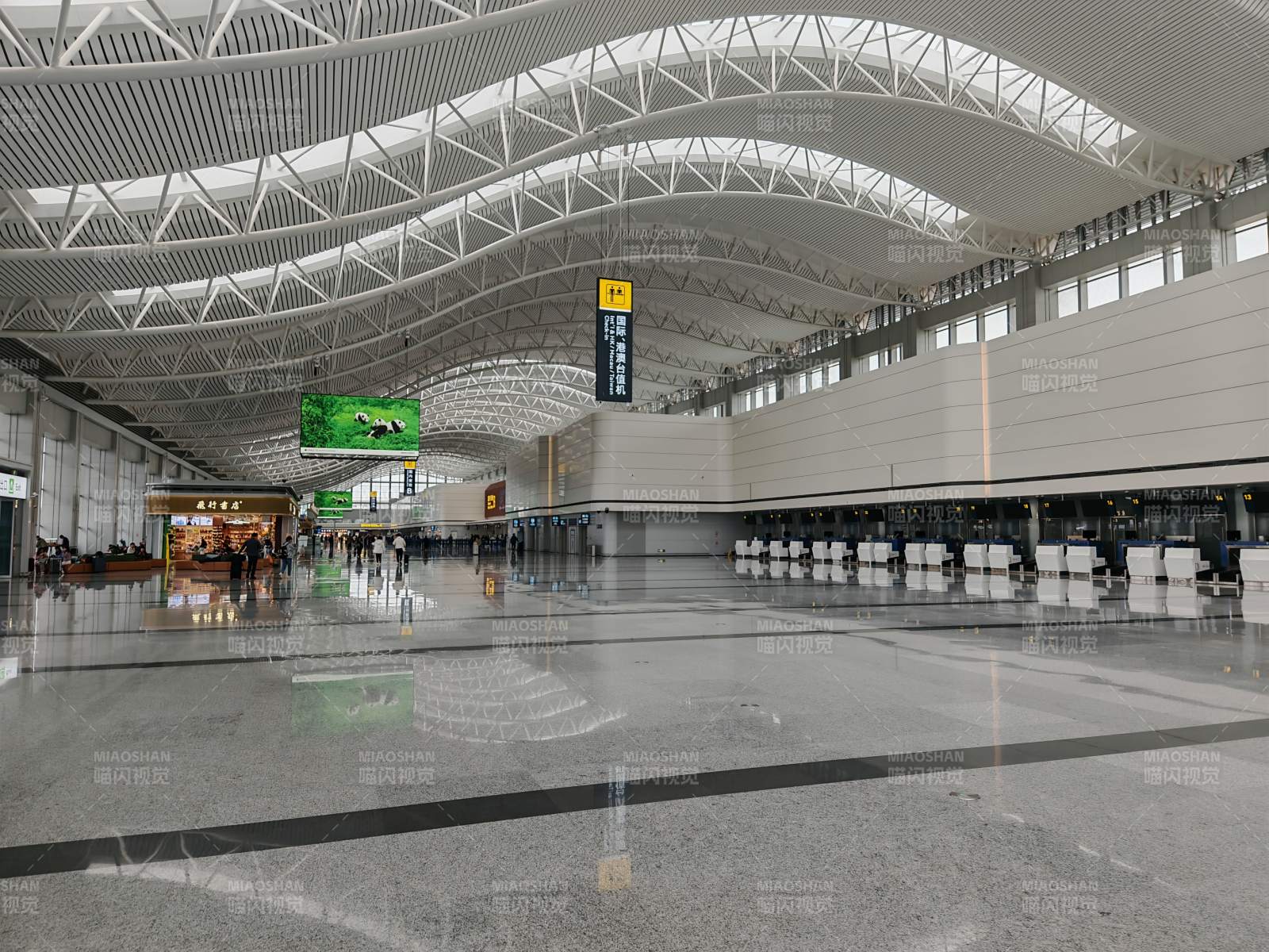 现代化机场大厅