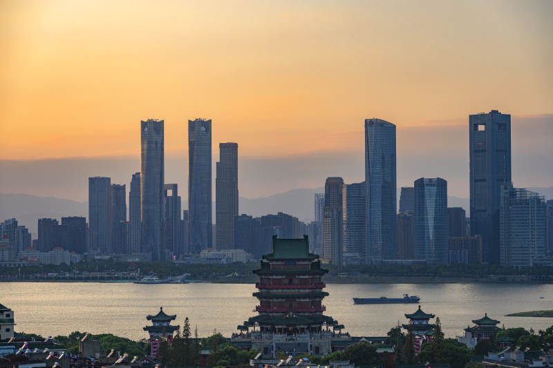 赣江滕王阁城市黄昏美景