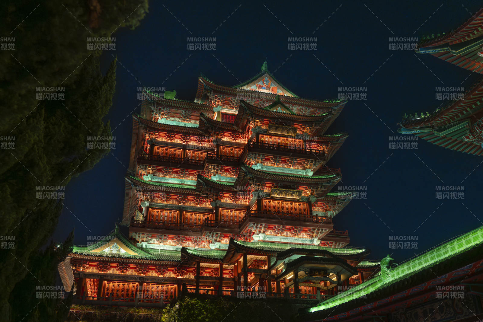 南昌滕王閣夜色中的古塔輝煌