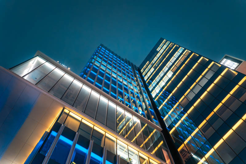 杭州英蓝中心夜幕下的现代建筑群