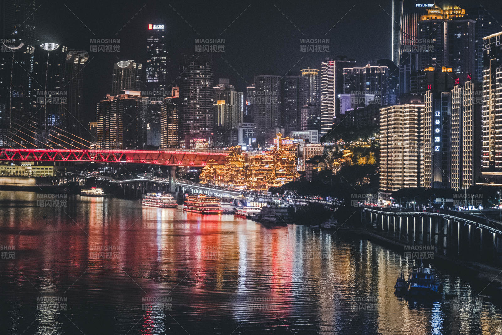 重庆夜幕下的城市灯火