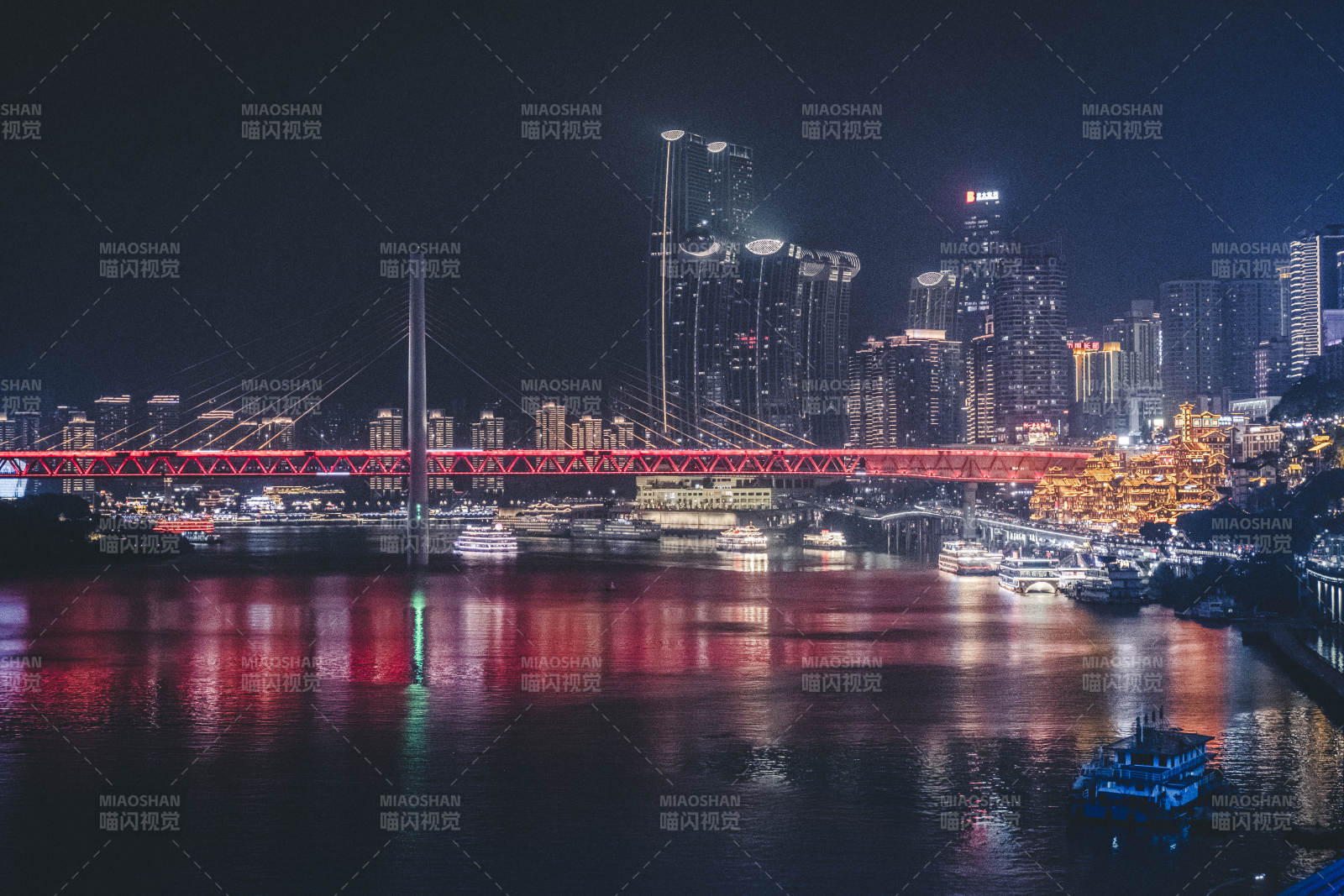 重庆夜色中的城市桥梁