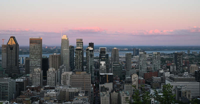 蒙特利尔城市天际线暮色