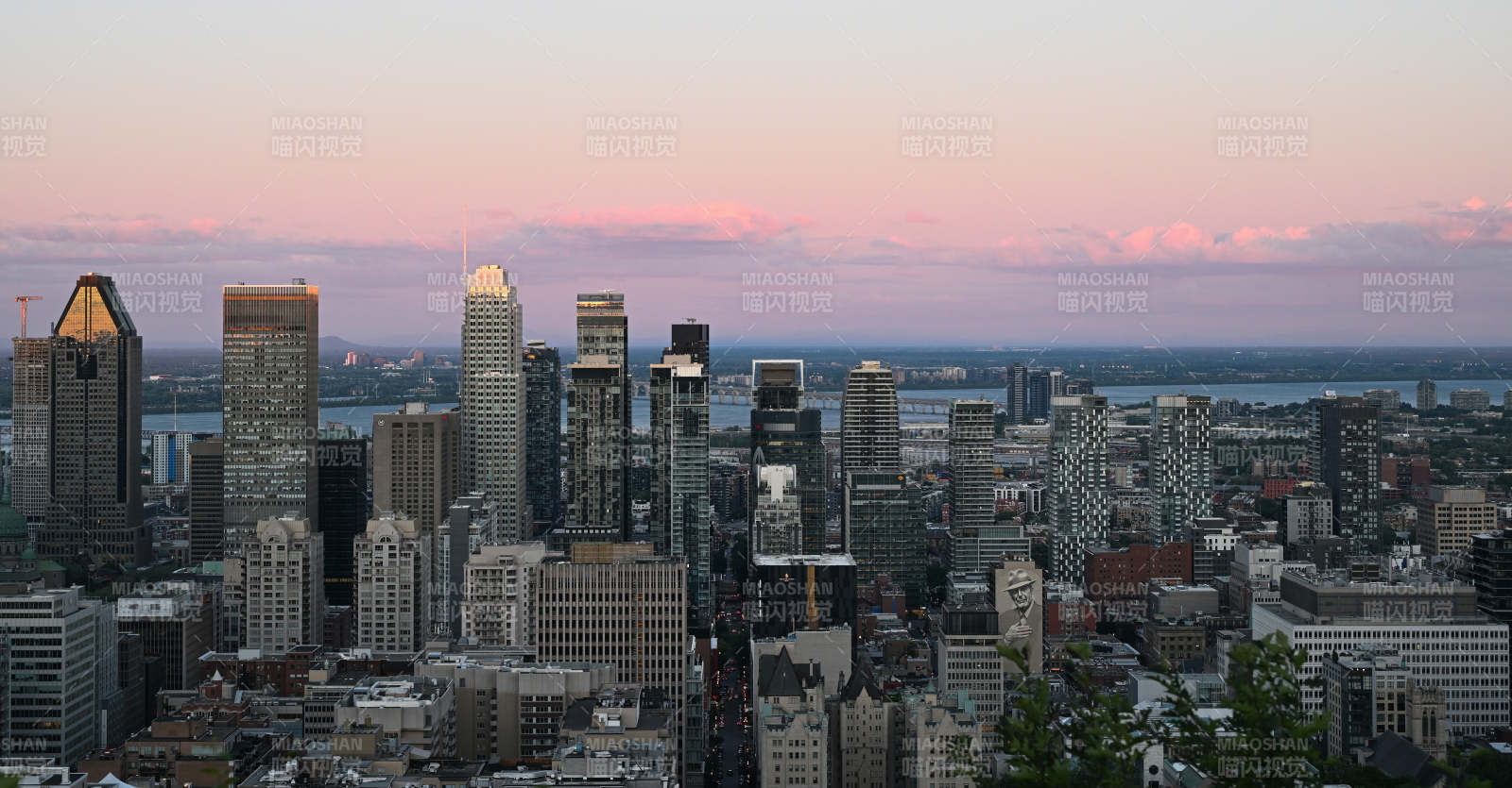蒙特利尔城市天际线暮色