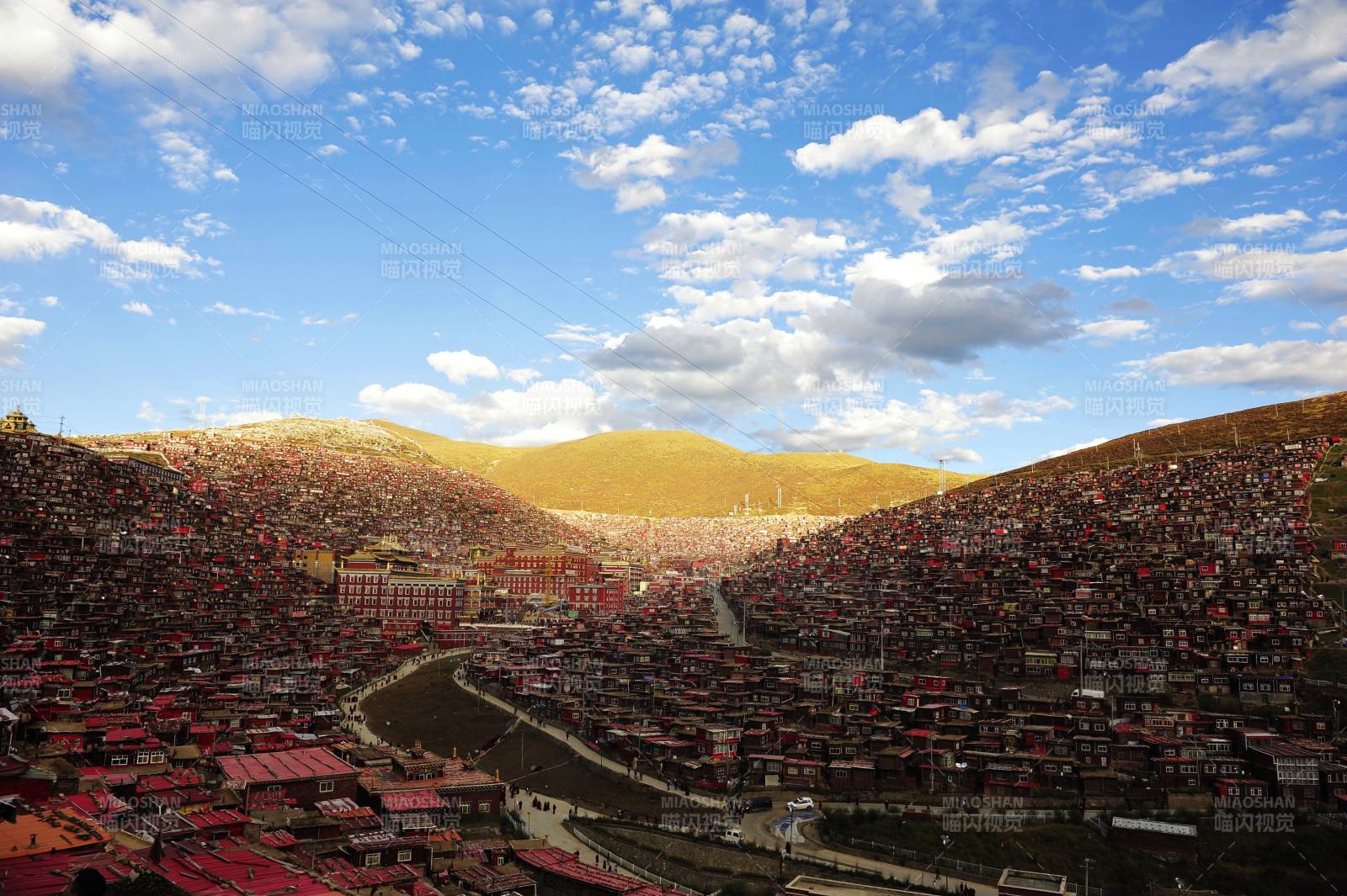 四川色達 高原上的紅色村落