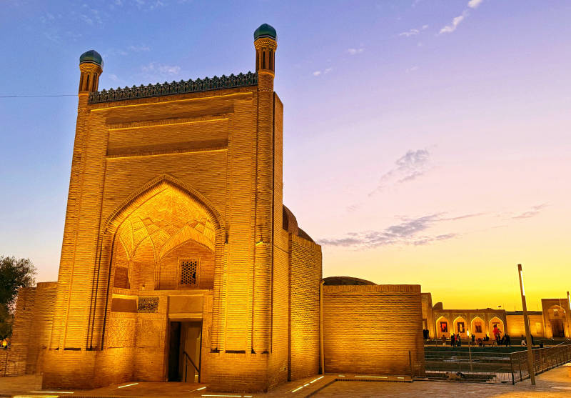 乌兹别克斯坦 黄昏中的古建筑