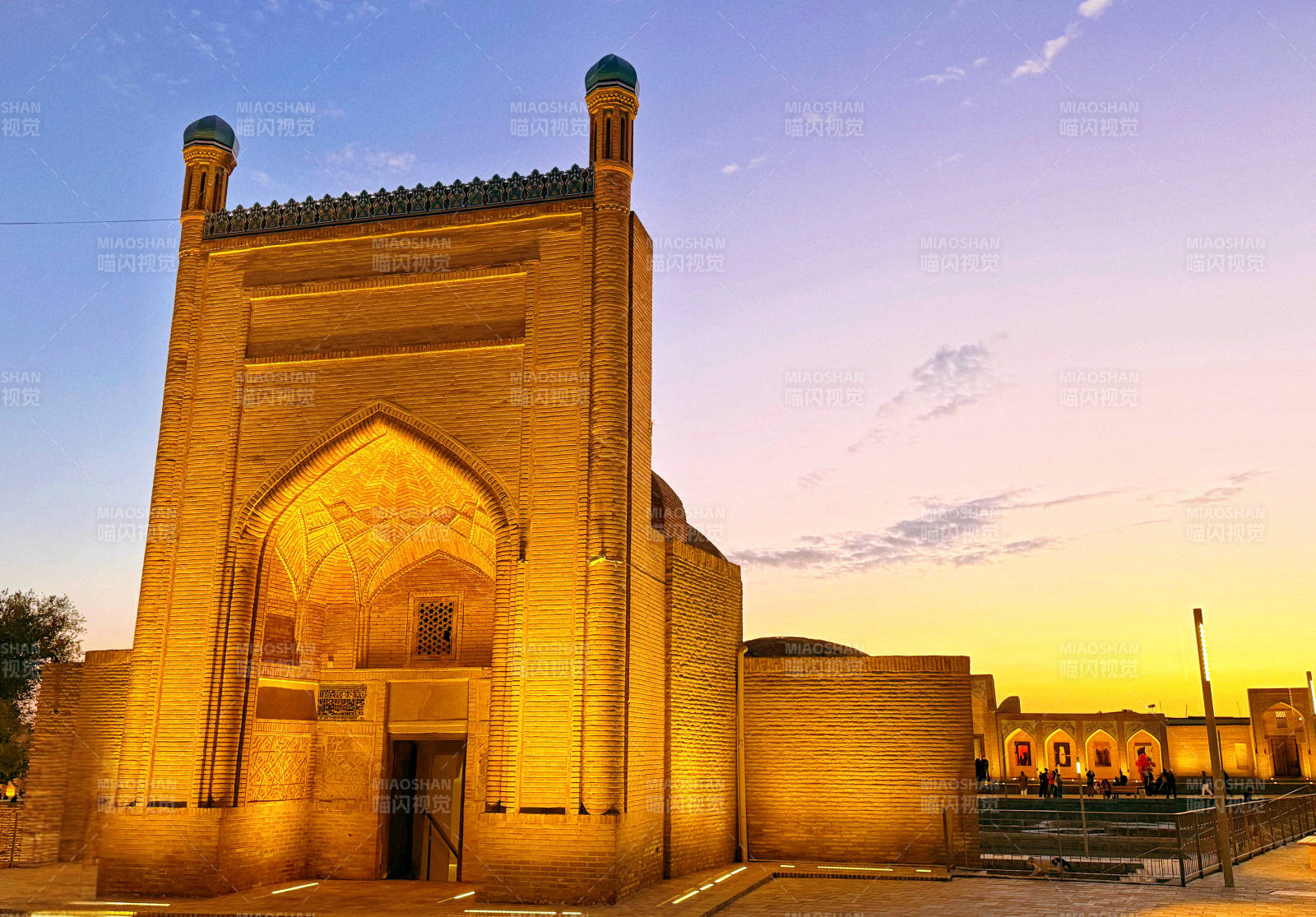 乌兹别克斯坦 黄昏中的古建筑