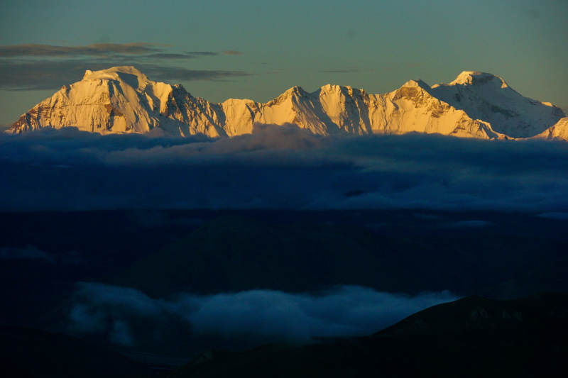雪山日出云海 加乌拉