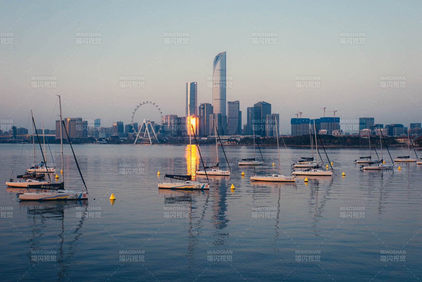 金水湾栈桥湖畔千帆竞发