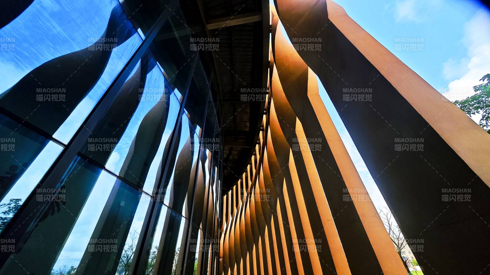 海南三亚疍家博物馆现代建筑光影交错