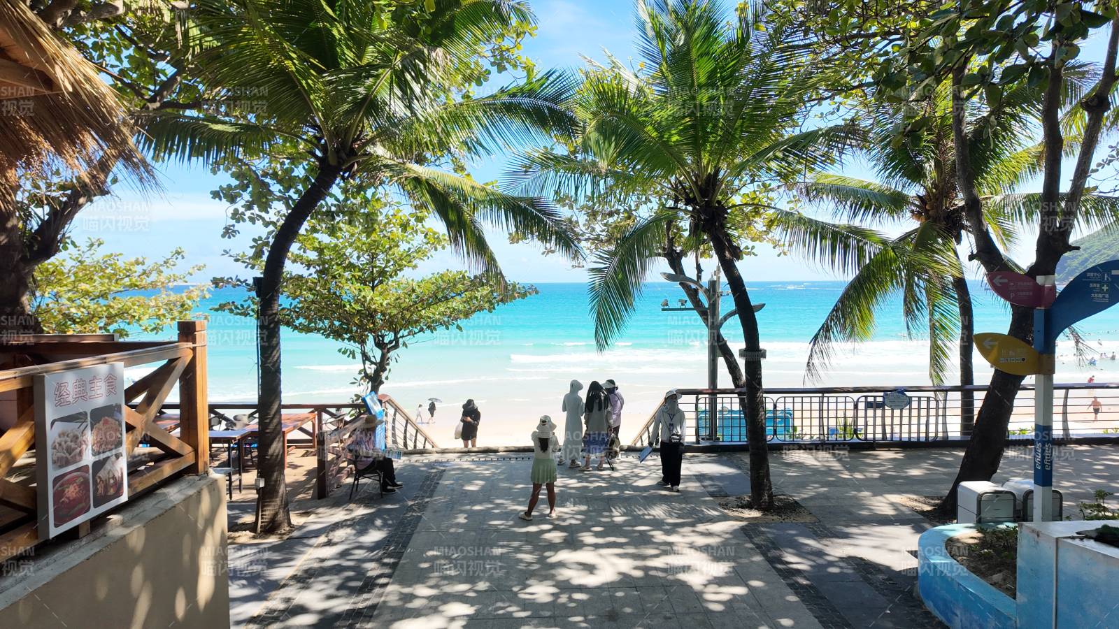 椰林沙滩美景海南大东海