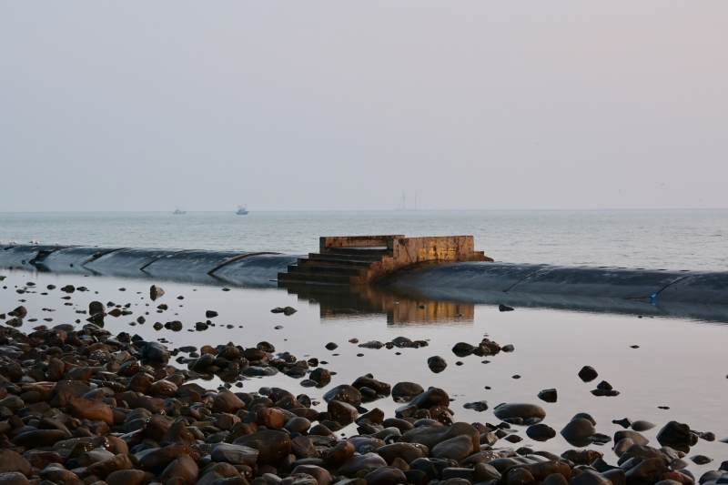 海邊石堤靜景-天津港