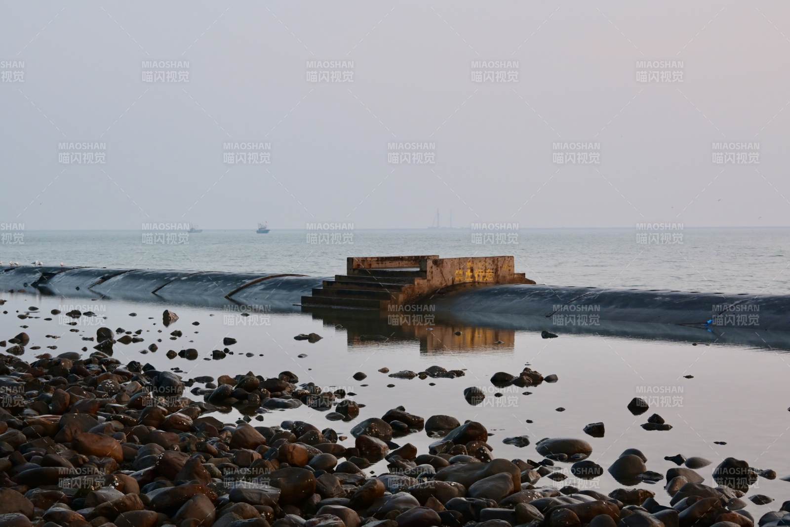海邊石堤靜景-天津港