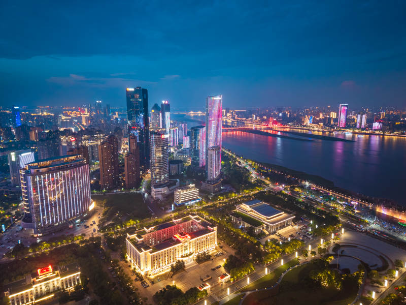 江西省南昌市红谷滩区夜幕下的城市风光