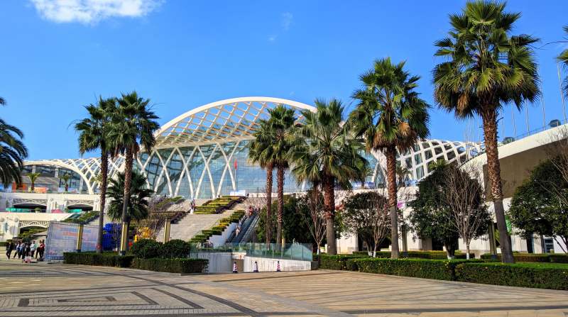 昆明滇池国际会展中心的建筑外景风光