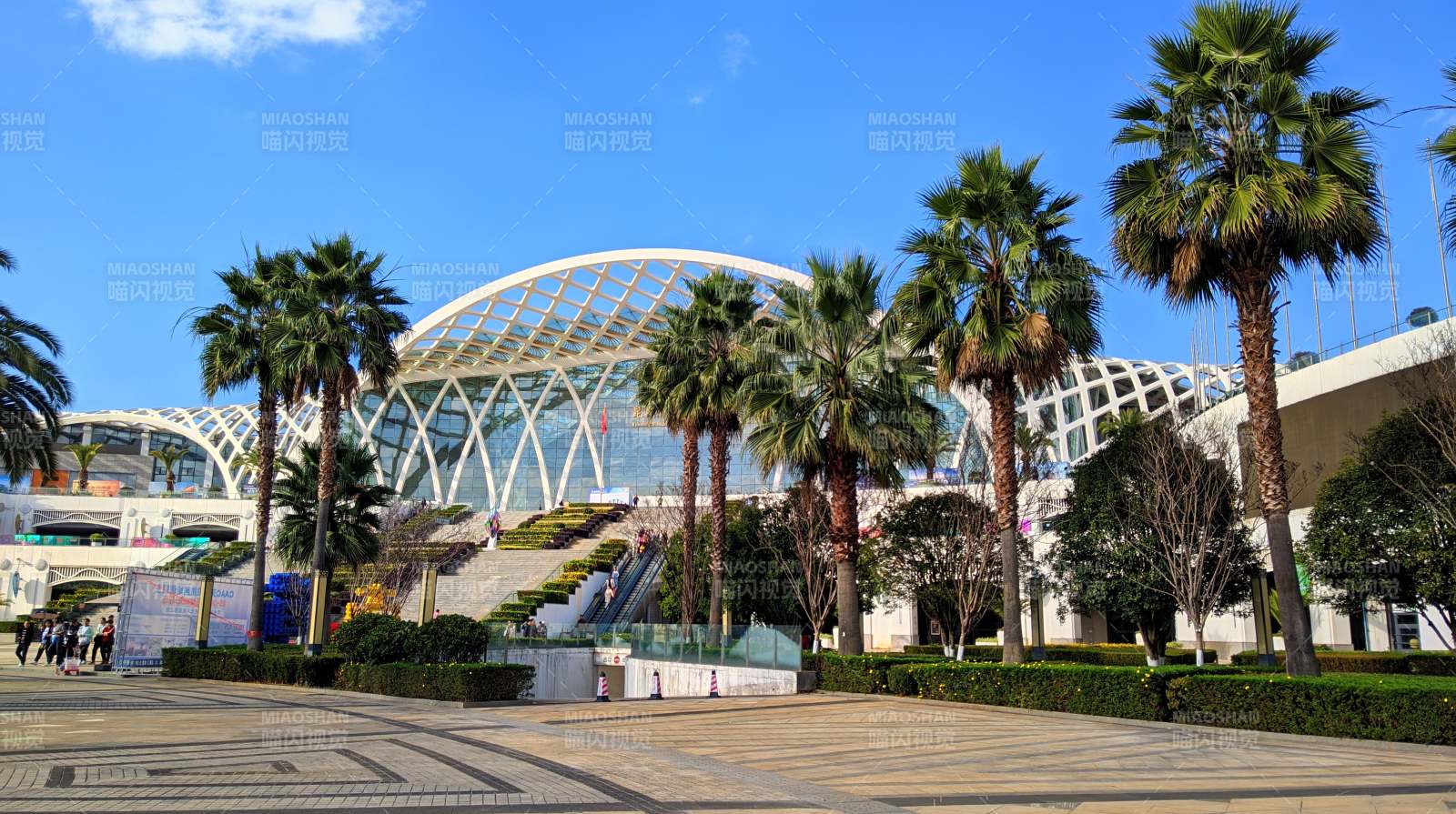 昆明滇池国际会展中心的建筑外景风光