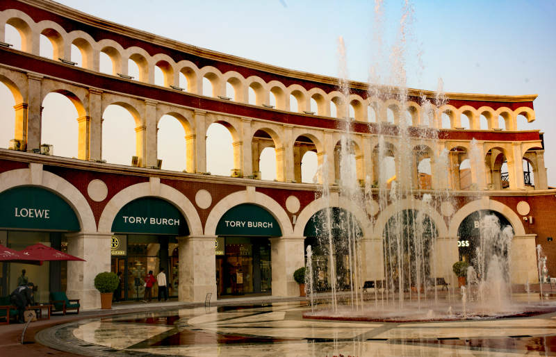 佛罗伦萨小镇商场喷泉拱廊