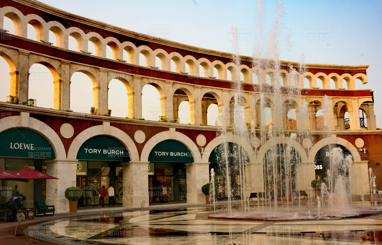 佛罗伦萨小镇商场喷泉拱廊