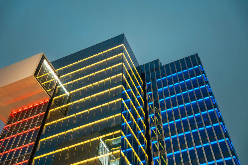 杭州英蓝中心夜幕下的现代建筑群