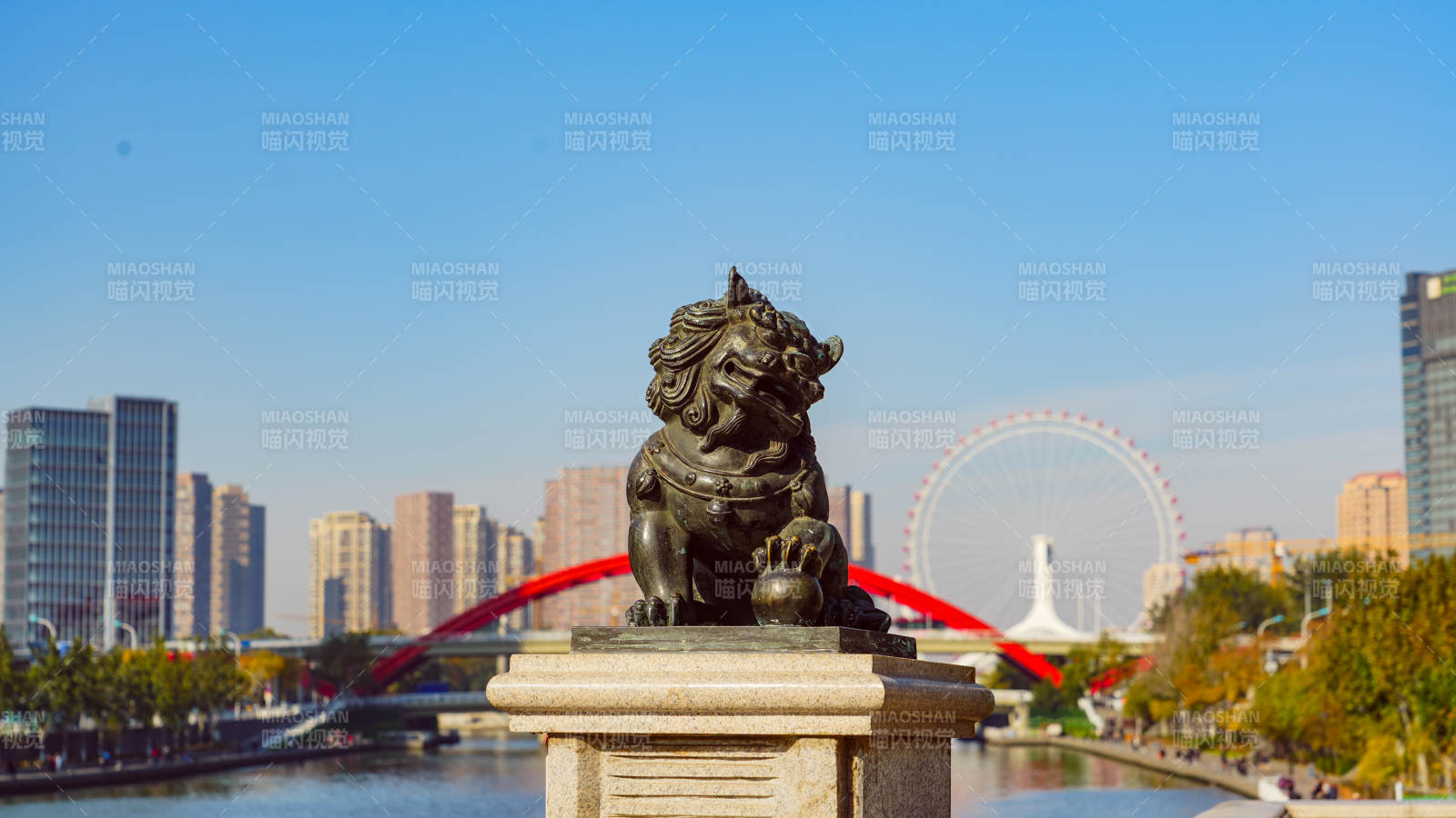 天津獅子橋獅像守望城市天際