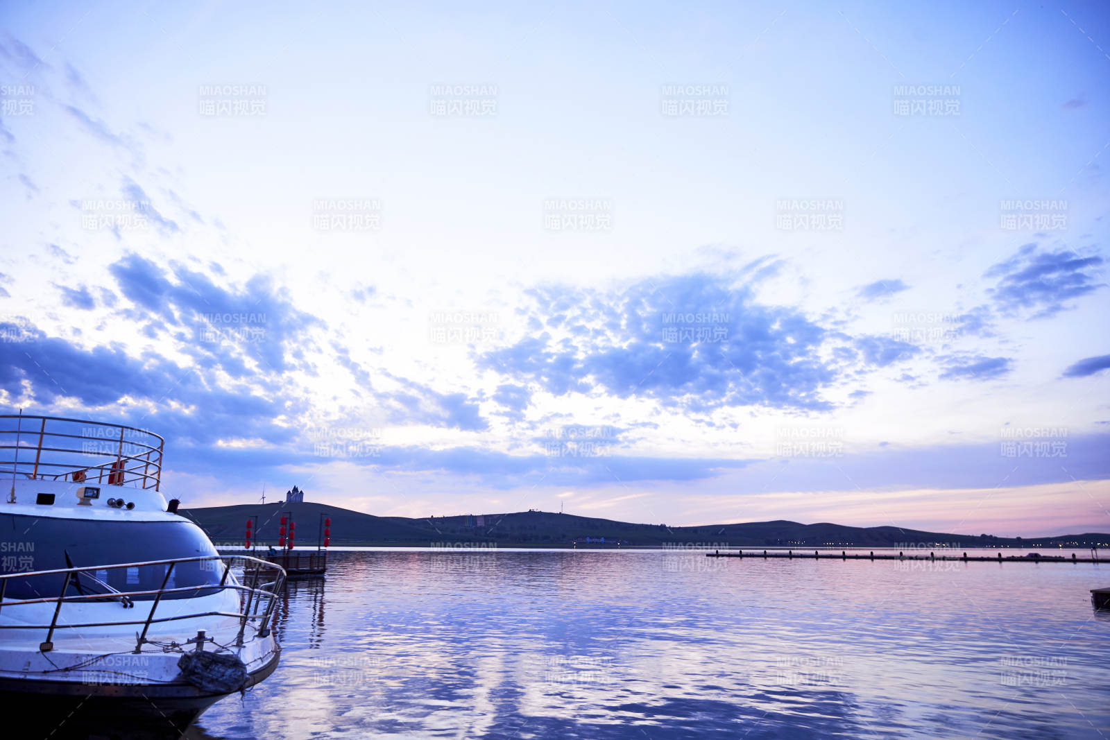 河北省张家口沽源县库伦淖尔夏天湖面