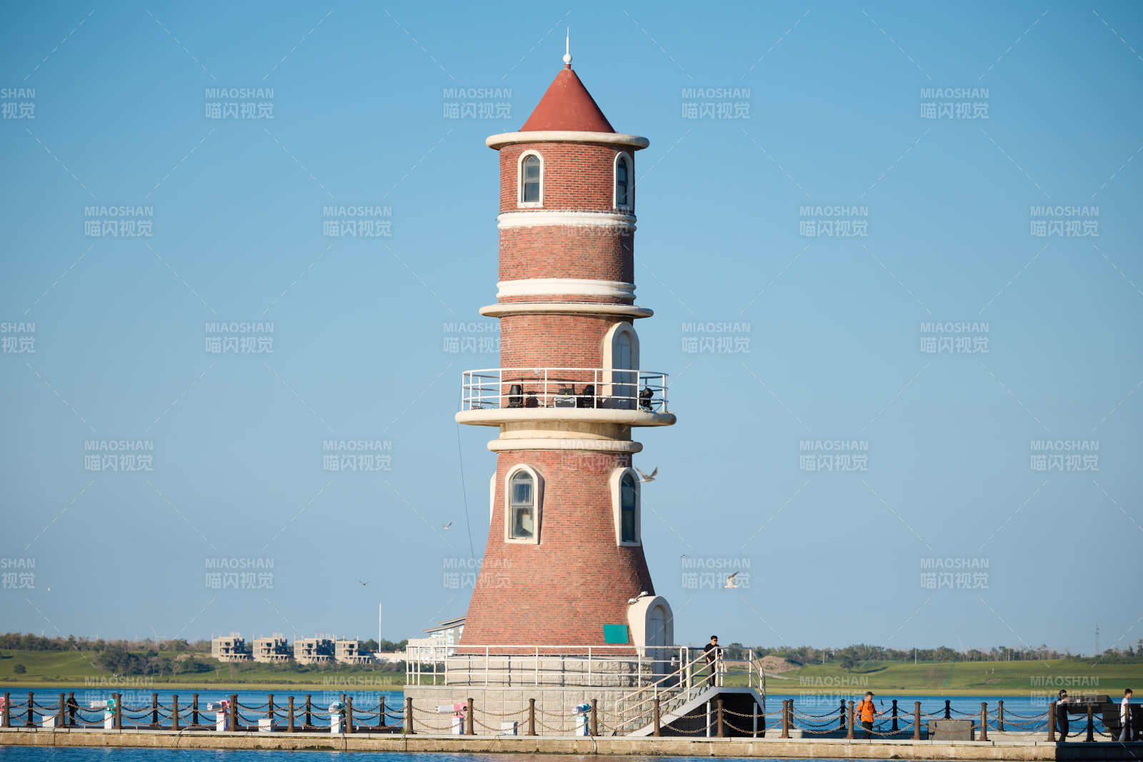 中国河北省张家口沽源县天鹅湖景区湖畔灯塔