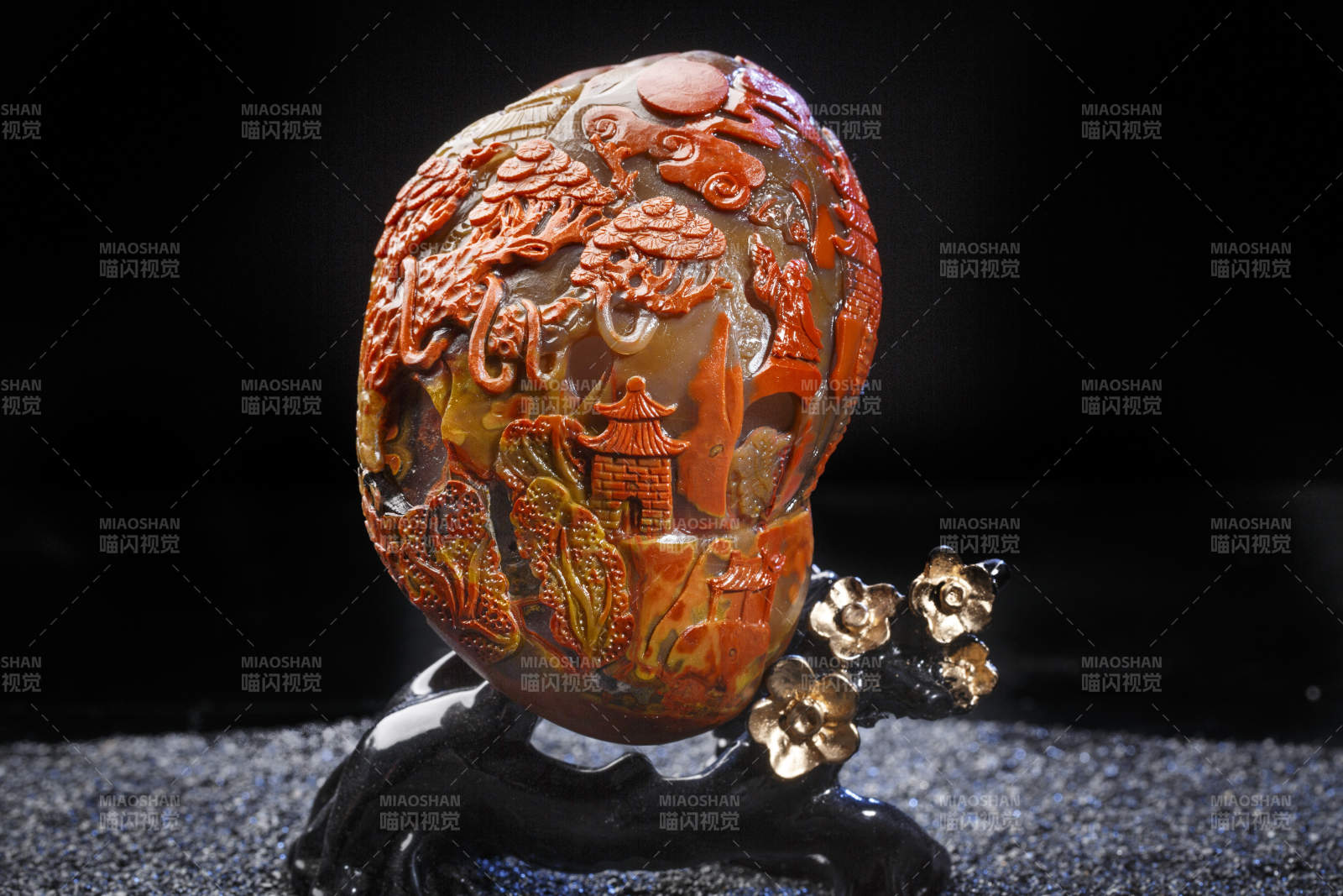 使用传统工艺精美雕刻的玉石玛瑙工艺品图片