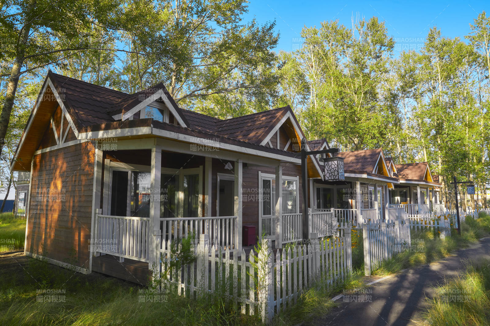 中国河北张家口库伦淖景区木屋别墅建筑群图片