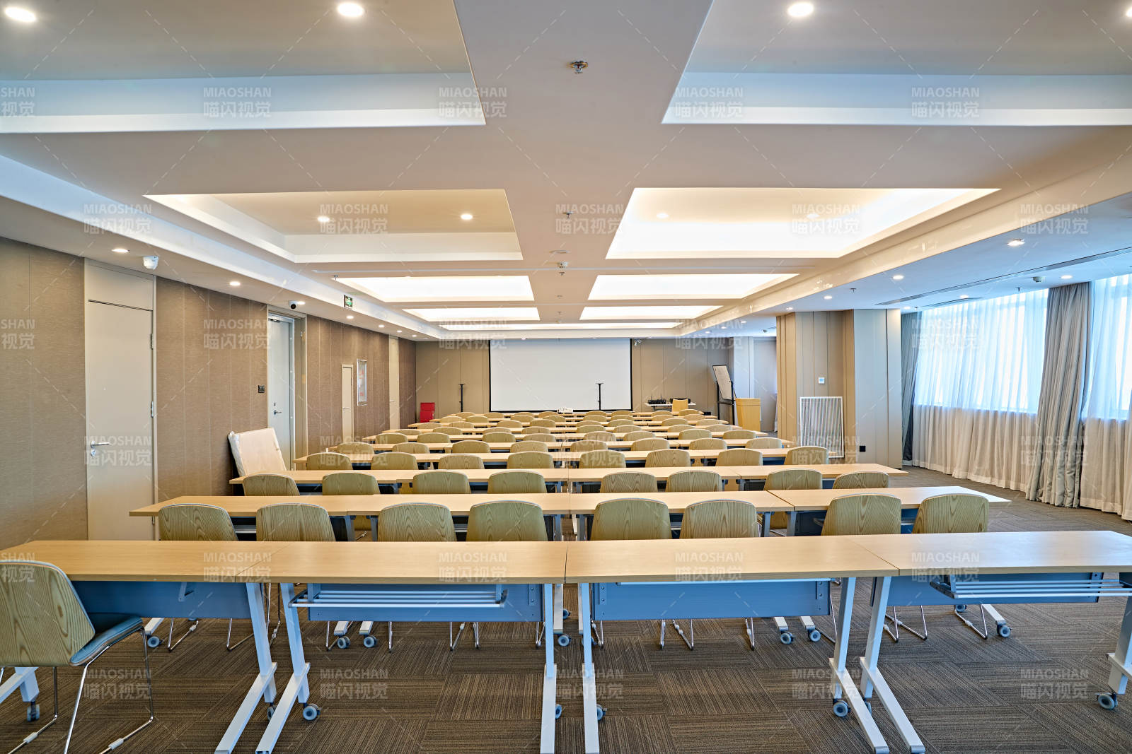 现代公司会议室