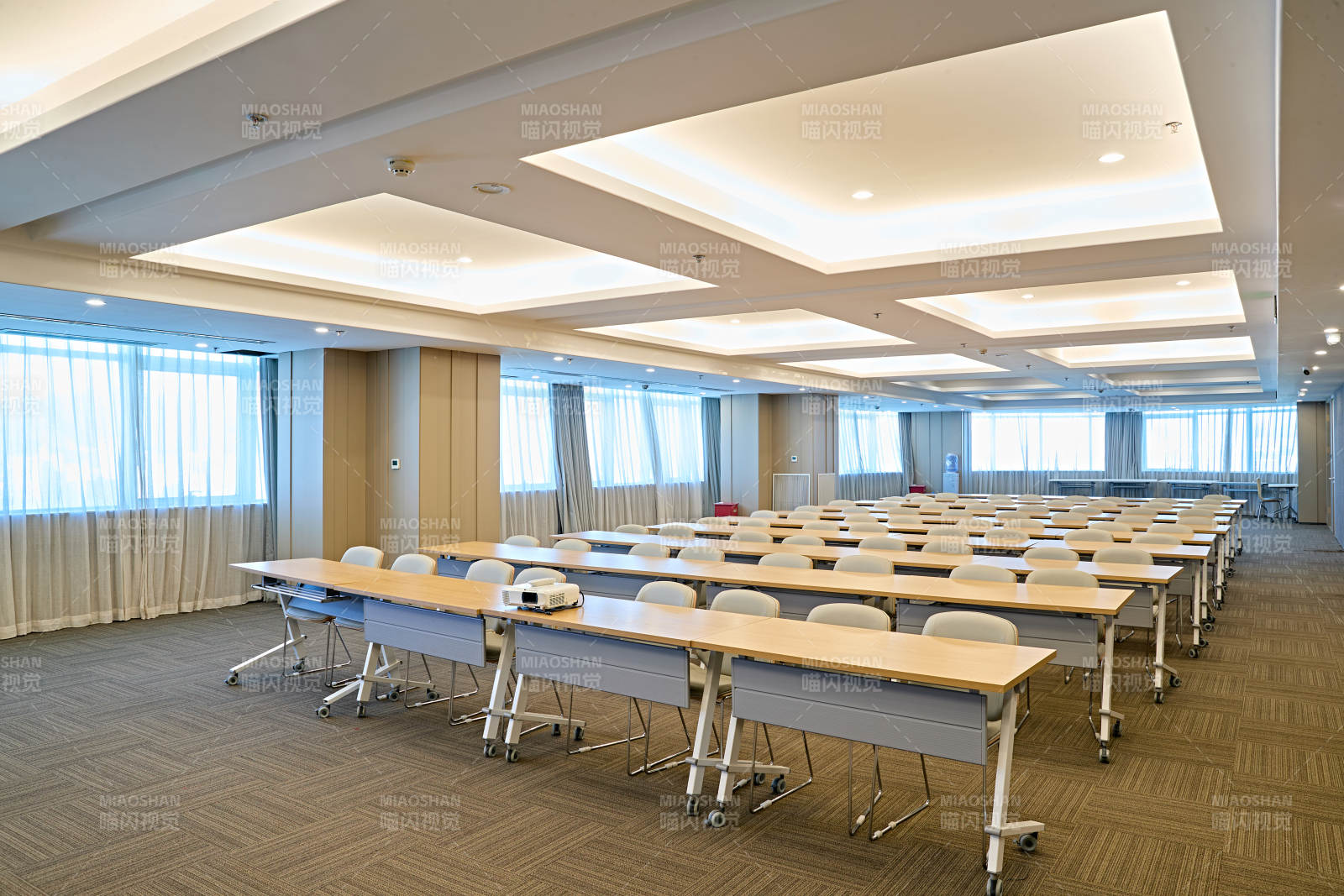 现代公司会议室