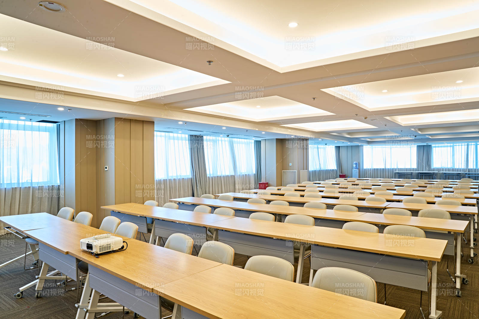 现代公司会议室