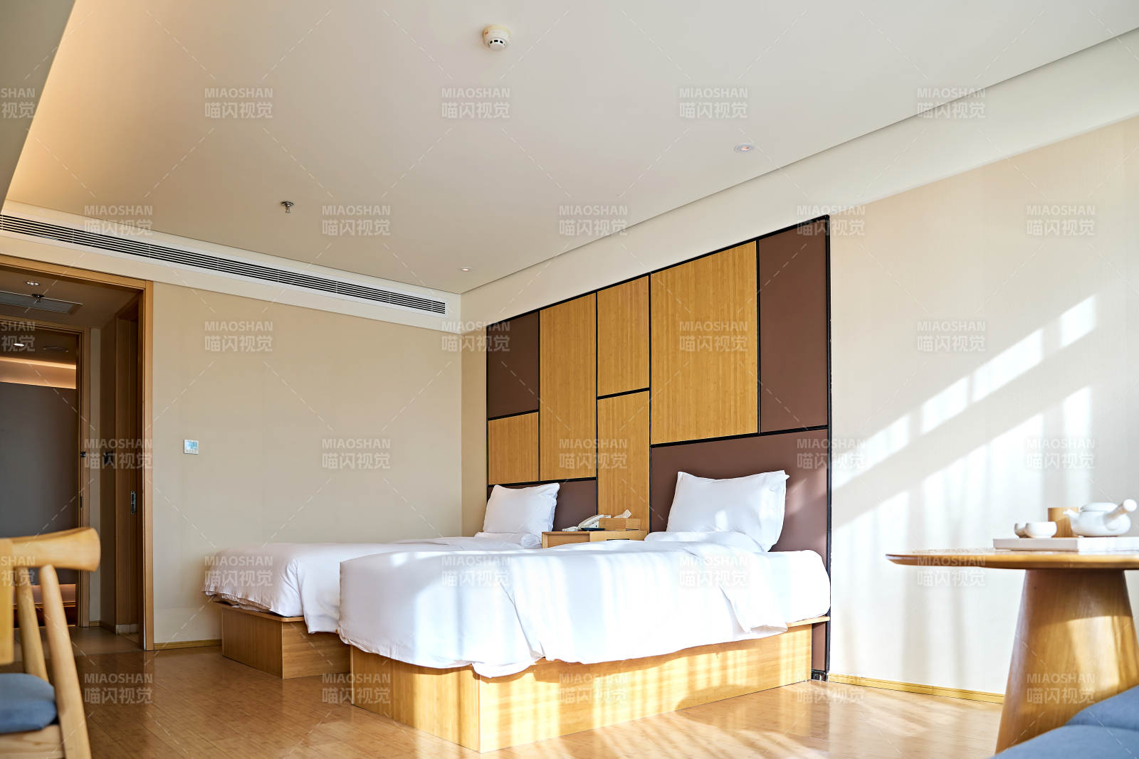 明亮整洁干净的酒店宾馆客房