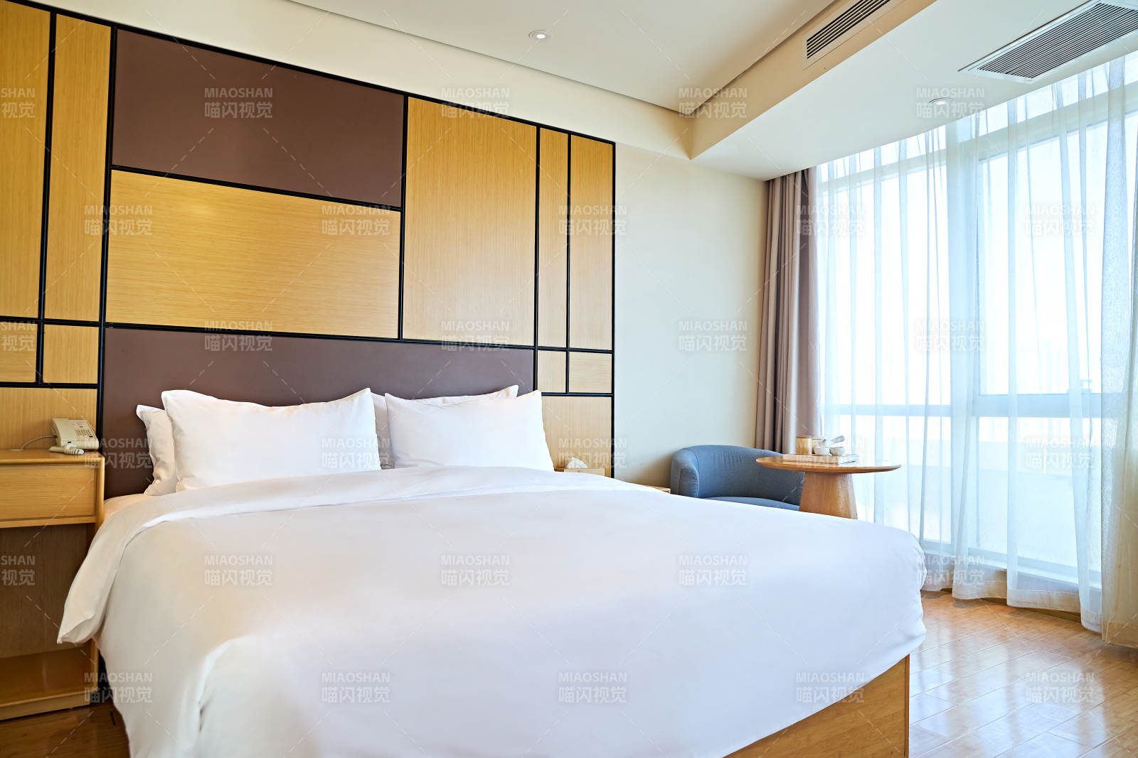 明亮整洁干净的酒店宾馆客房