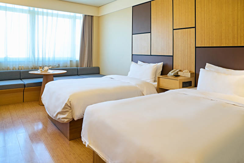 明亮整洁干净的酒店宾馆客房