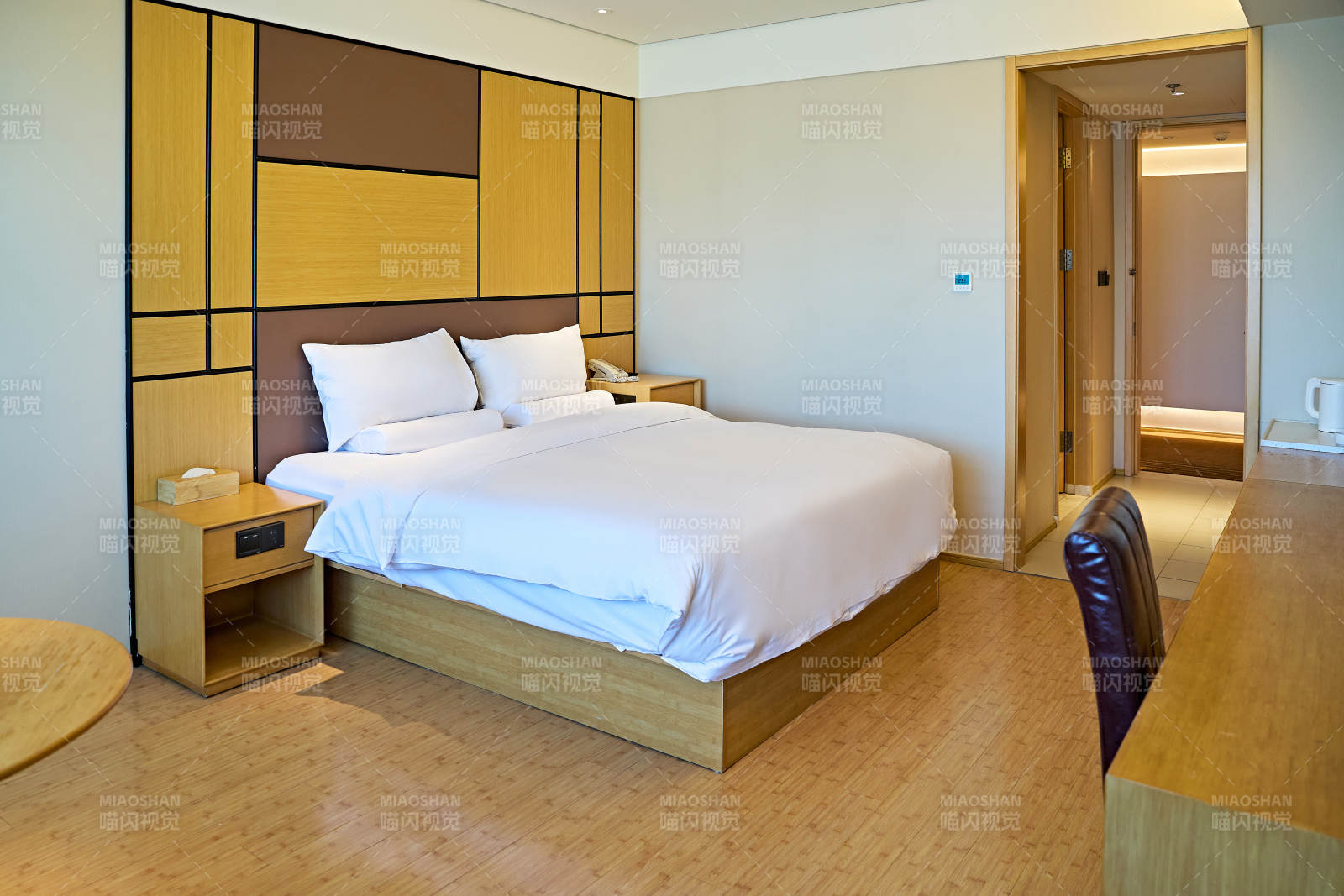 明亮整洁干净的酒店宾馆客房