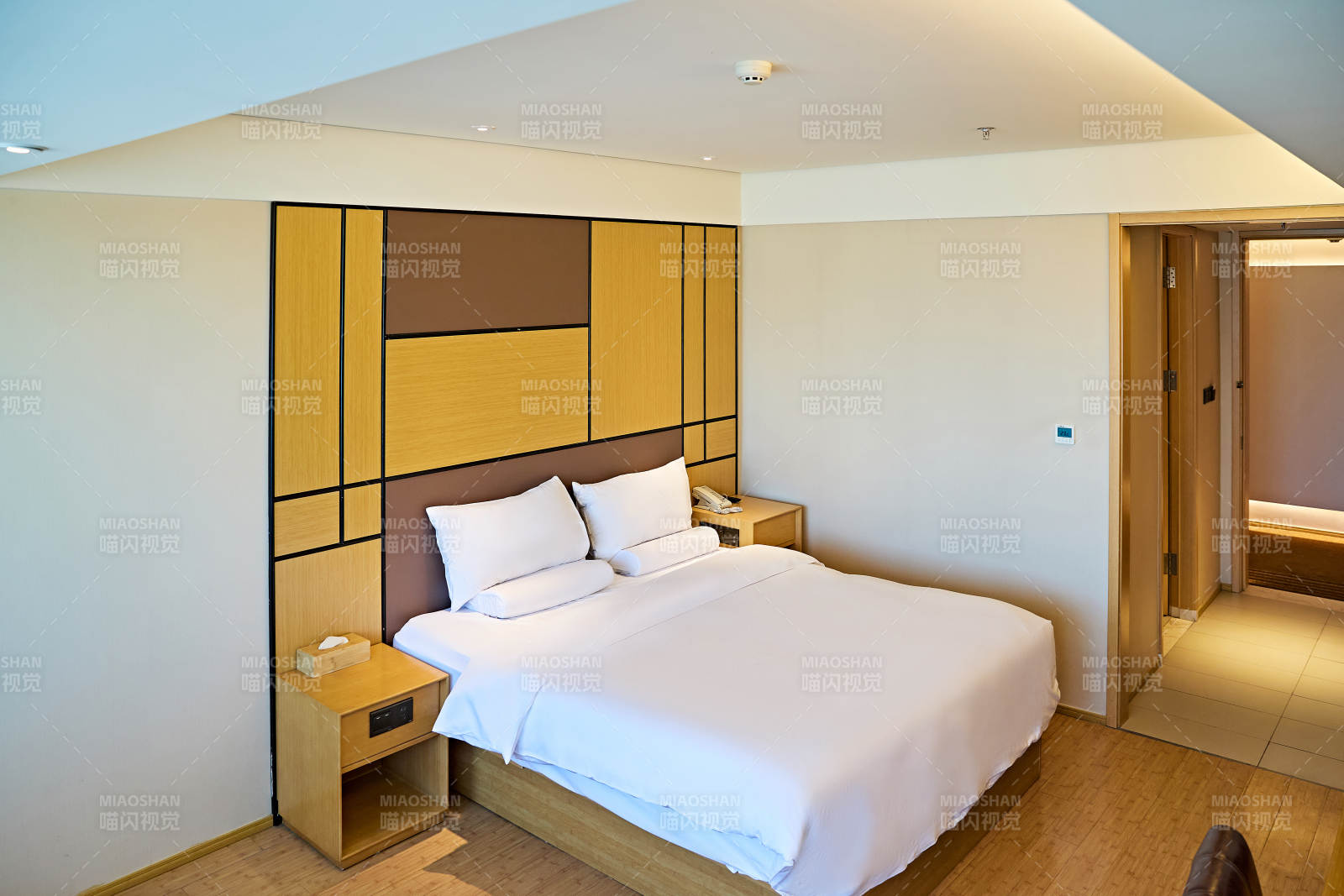 明亮整洁干净的酒店宾馆客房