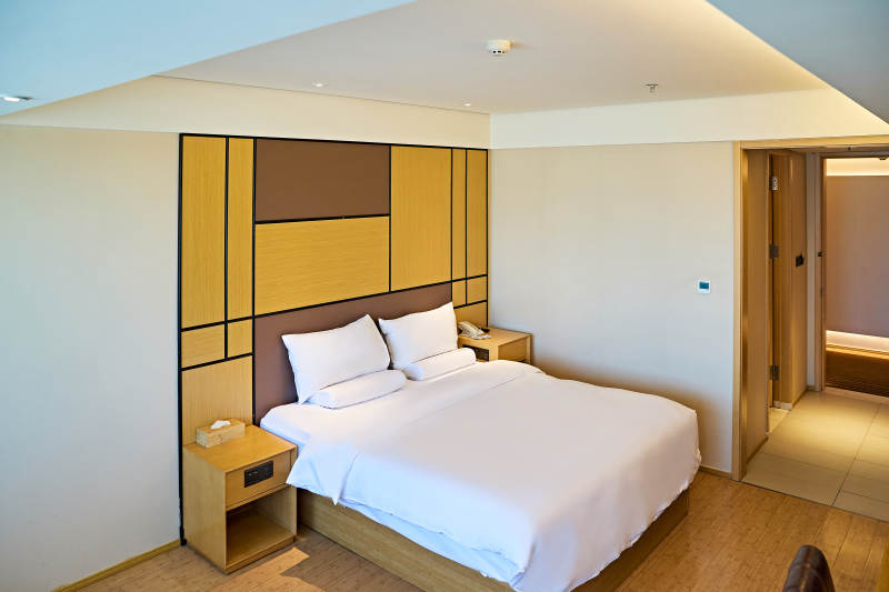 明亮整洁干净的酒店宾馆客房