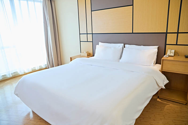 明亮整洁干净的酒店宾馆客房