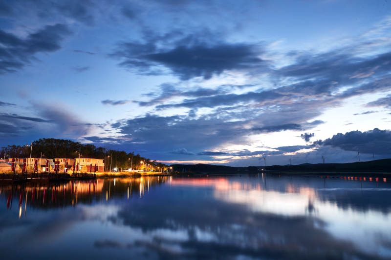 河北省张家口沽源县库伦淖尔傍晚湖景