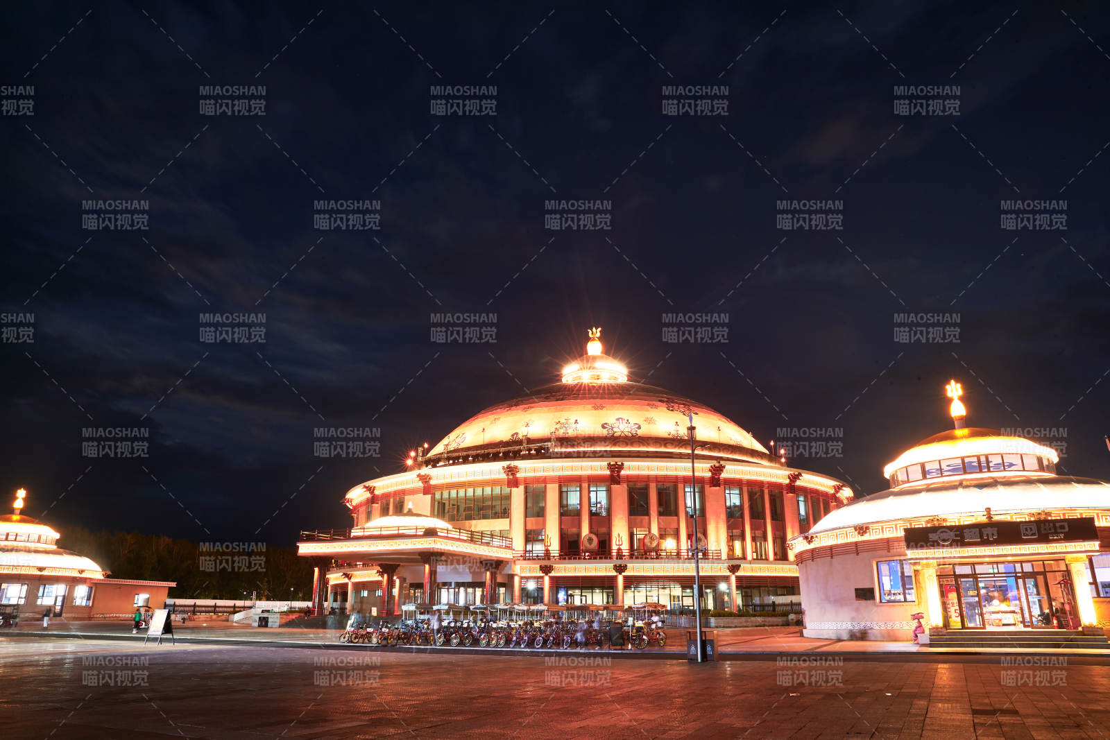 河北省张家口沽源县库伦淖尔蒙古大帐夜景