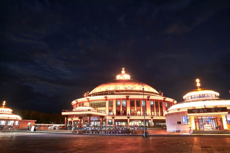 河北省张家口沽源县库伦淖尔蒙古大帐夜景