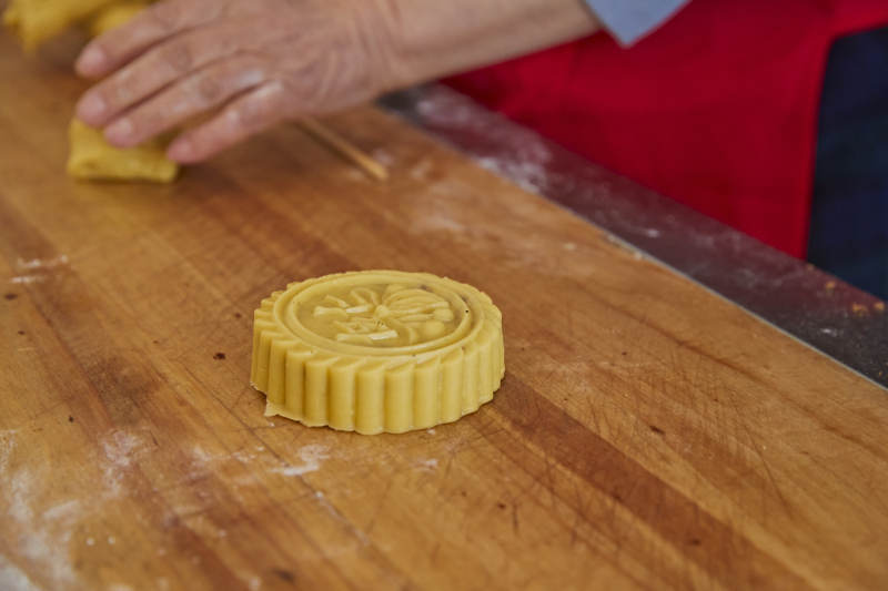 制作中秋传统美食月饼