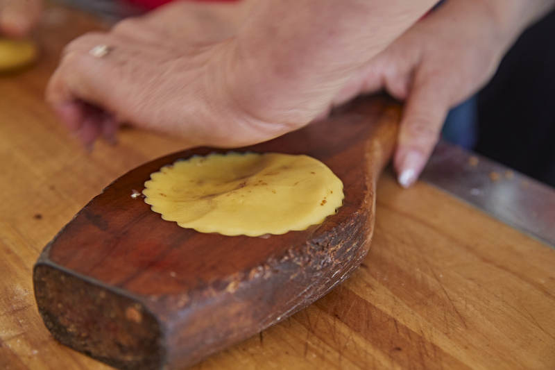 制作中秋传统美食月饼