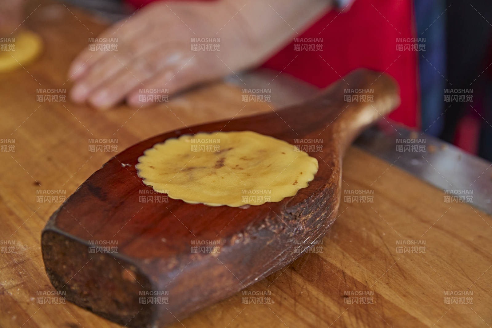制作中秋传统美食月饼