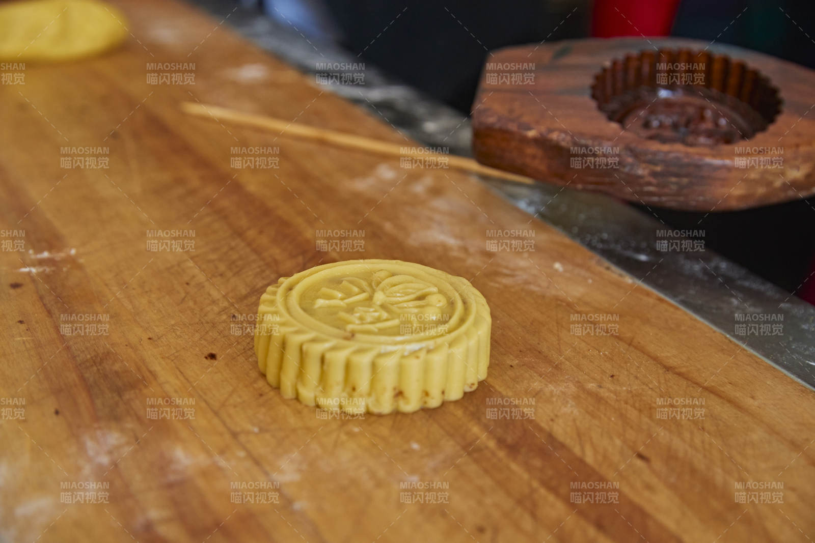 制作中秋传统美食月饼