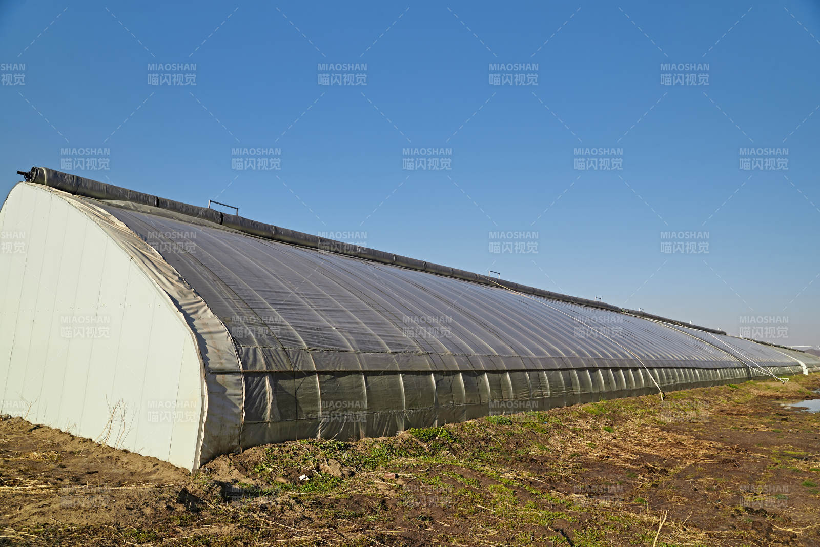 河北省沽源縣庫倫淖爾景區春季蔬菜大棚