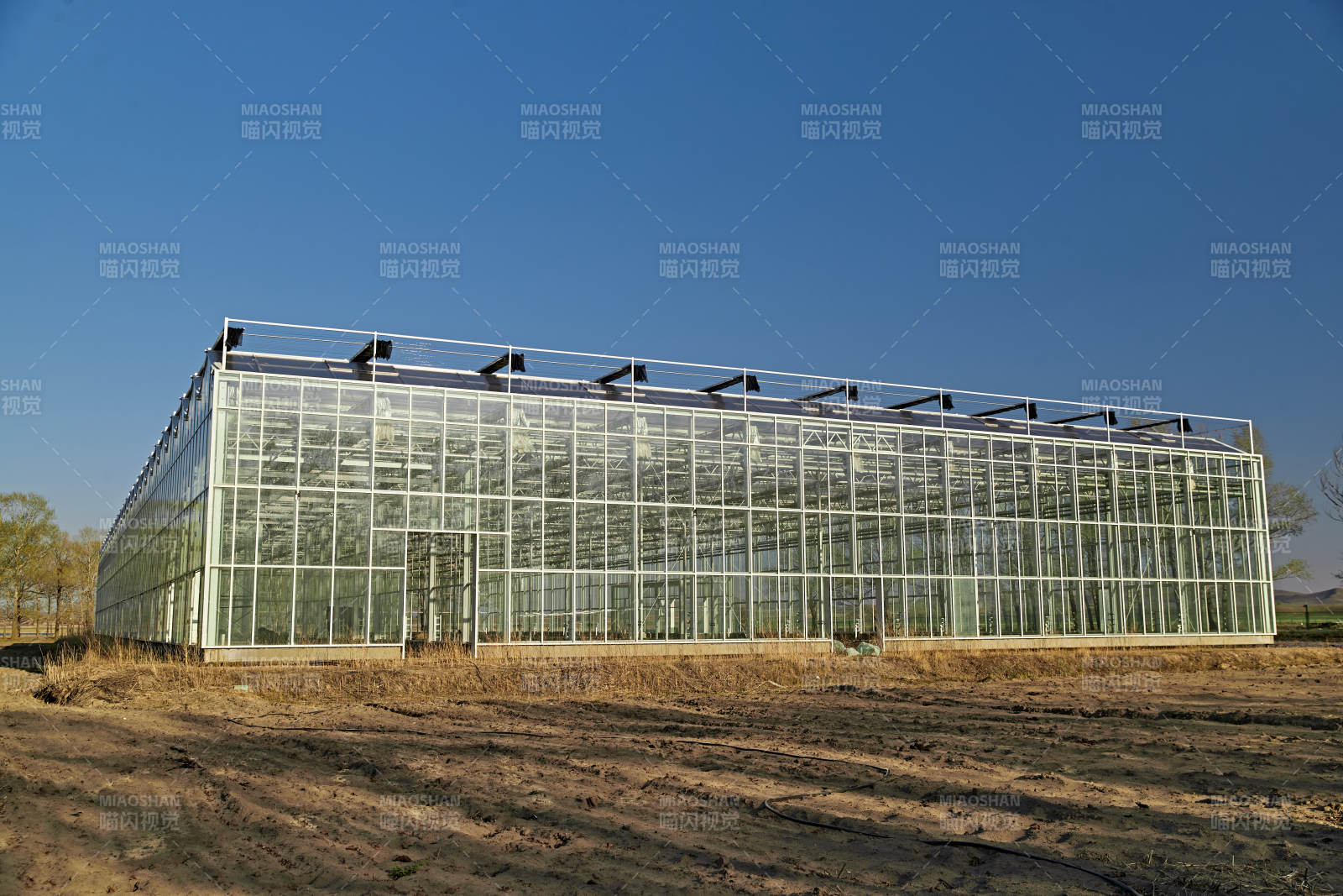 河北省沽源县库伦淖尔景区春季蔬菜大棚