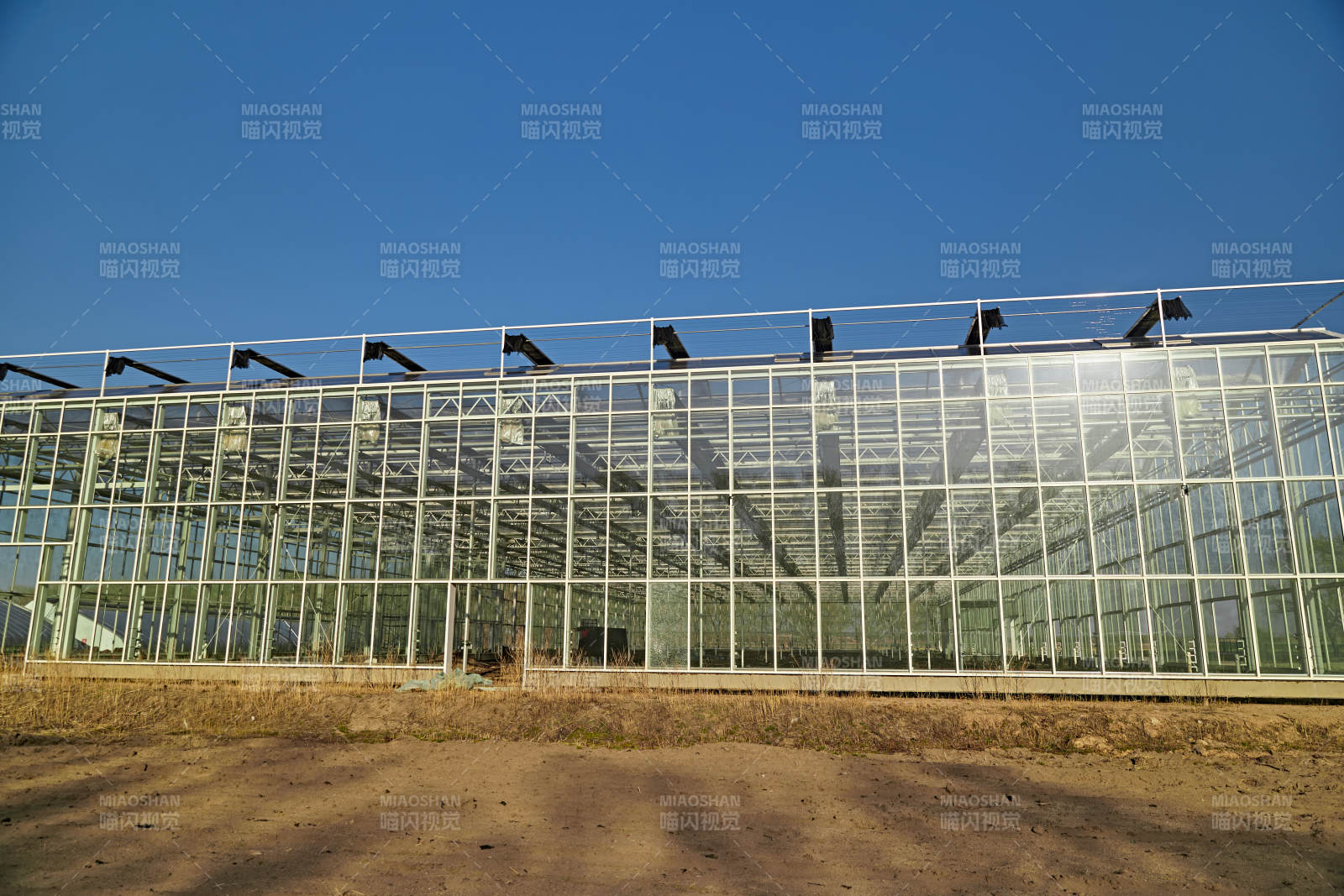 河北省沽源县库伦淖尔景区春季蔬菜大棚